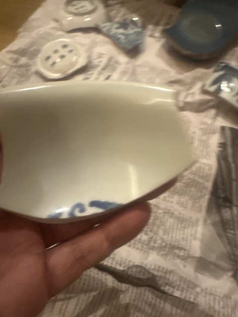 古玩陶瓷白釉暗刻內青花瓷片（日本）真品鑒賞圖