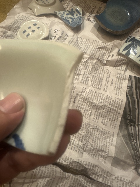古玩陶瓷白釉暗刻內青花瓷片（日本）真品鑒賞圖