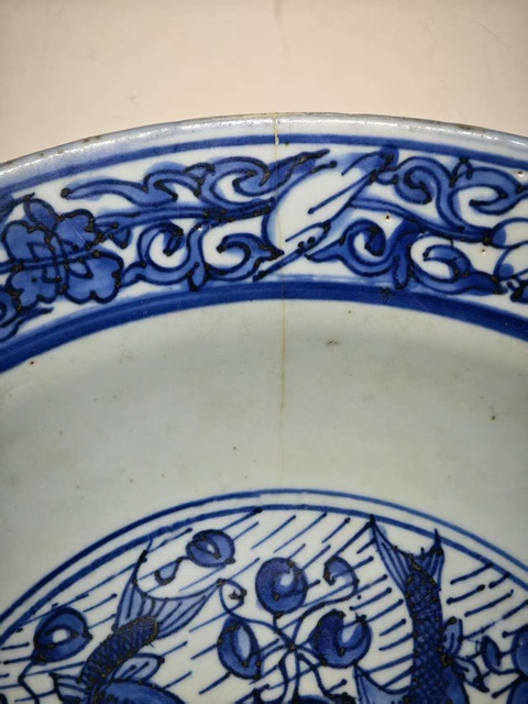 古玩陶瓷青花李貴鰱鳙圖折沿盤真品鑒賞圖