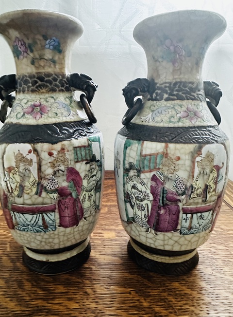 古玩陶瓷哥釉地鐵銹釉人物紋粉彩瓶真品鑒賞圖