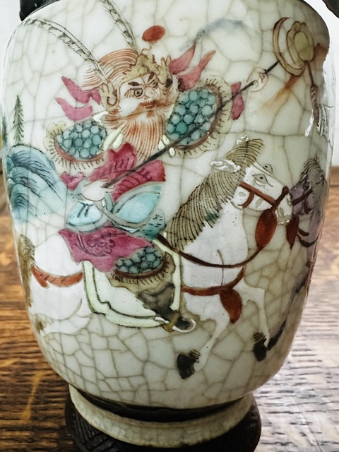 古玩陶瓷哥釉地鐵銹釉人物紋粉彩瓶真品鑒賞圖