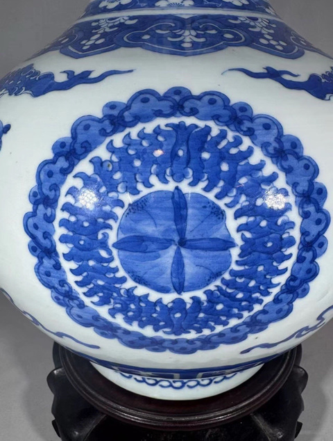 古玩陶瓷青花福壽紋天球瓶真品鑒賞圖