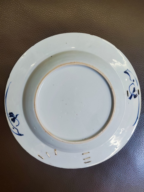 古玩陶瓷花卉紋青花盤真品鑒賞圖