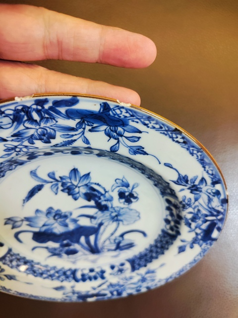古玩陶瓷花卉紋青花盤真品鑒賞圖