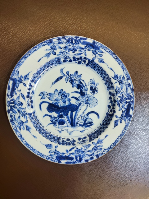 古玩陶瓷花卉紋青花盤真品鑒賞圖