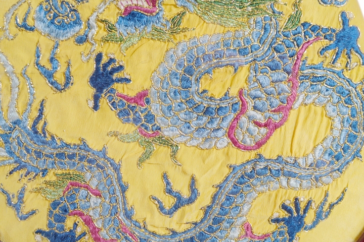 古玩雜項(xiàng)龍紋繡片掛屏真品鑒賞圖