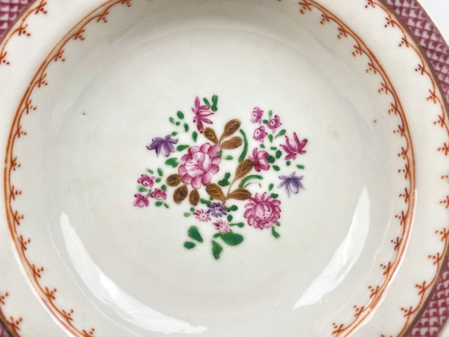 古玩陶瓷清乾隆·胭脂紅粉彩花卉盤真品鑒賞圖