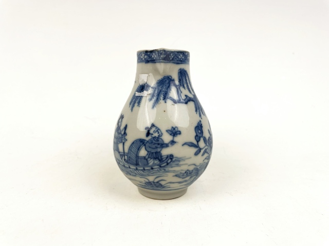 古玩陶瓷清中早期·青花泛舟垂柳圖執壺拍賣，當前價格792元