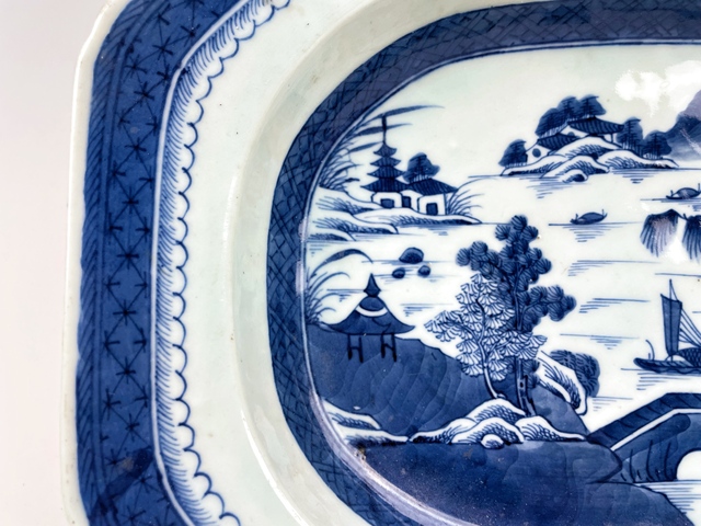 古玩陶瓷清乾隆.青花山水樓閣人物八方大長盤真品鑒賞圖