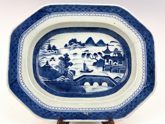 古玩陶瓷清乾隆.青花山水樓閣人物八方大長盤真品鑒賞圖