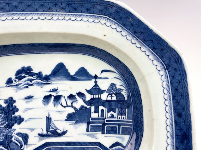 古玩陶瓷清乾隆.青花山水樓閣人物八方大長盤真品鑒賞圖