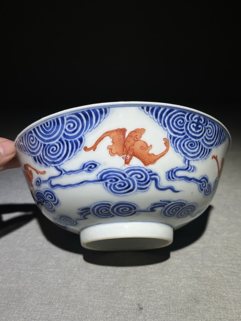 古玩陶瓷洪福齊天青花礬紅碗真品鑒賞圖