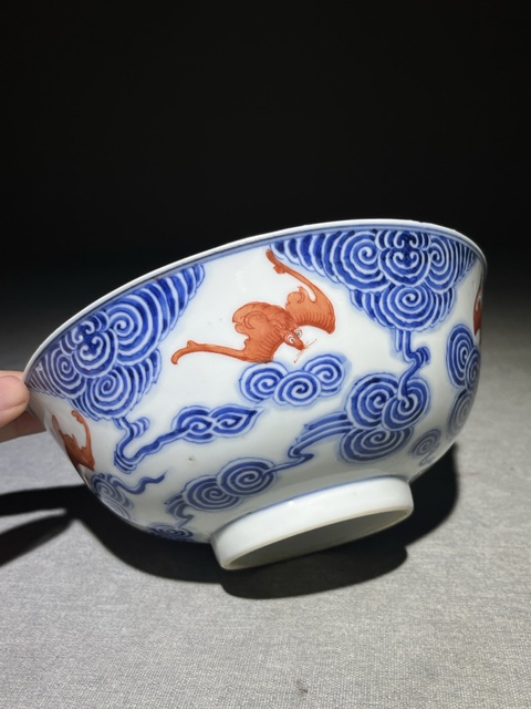 古玩陶瓷洪福齊天青花礬紅碗真品鑒賞圖