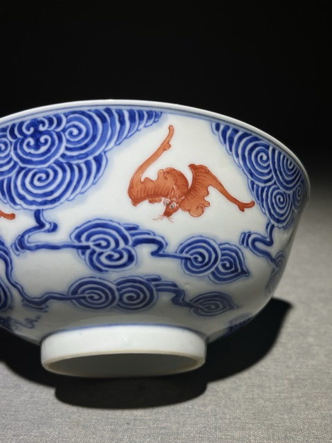 古玩陶瓷洪福齊天青花礬紅碗真品鑒賞圖