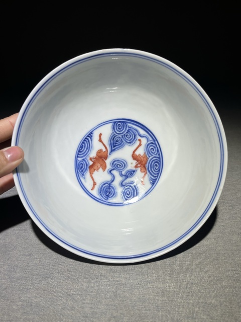 古玩陶瓷洪福齊天青花礬紅碗真品鑒賞圖