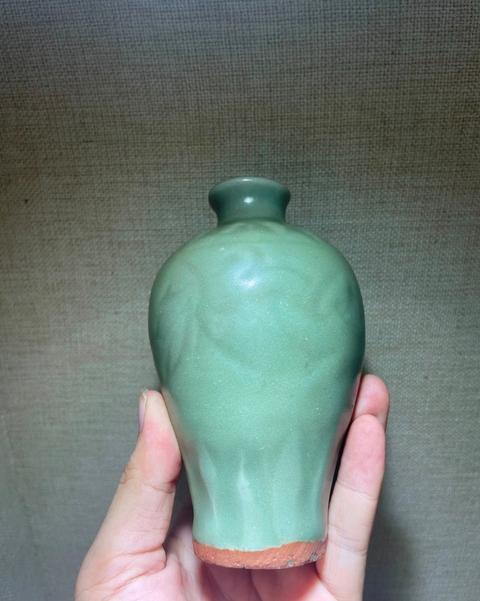 古玩陶瓷龍泉印花瓶真品鑒賞圖