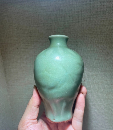 古玩陶瓷龍泉印花瓶真品鑒賞圖