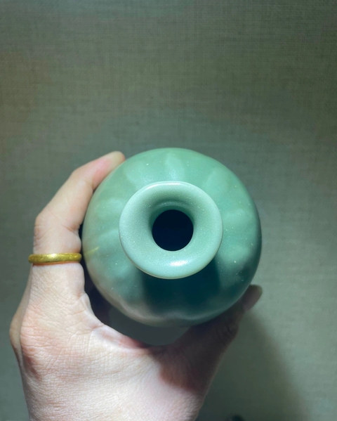 古玩陶瓷龍泉印花瓶真品鑒賞圖