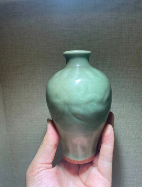 古玩陶瓷龍泉印花瓶真品鑒賞圖