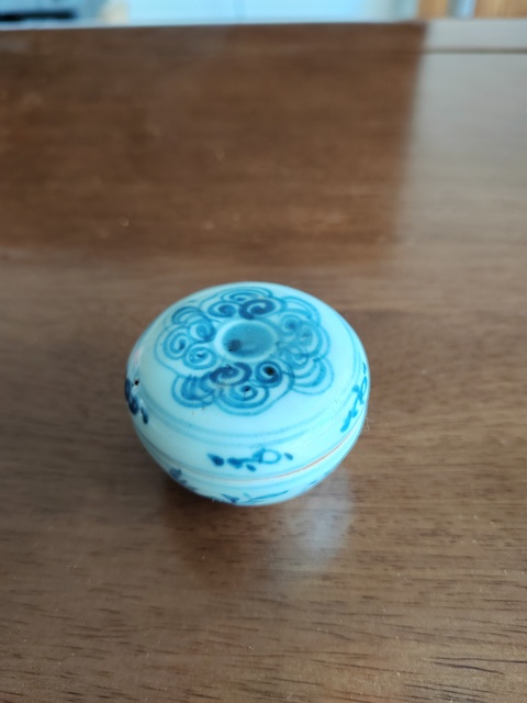 古玩陶瓷青花花卉紋粉盒真品鑒賞圖