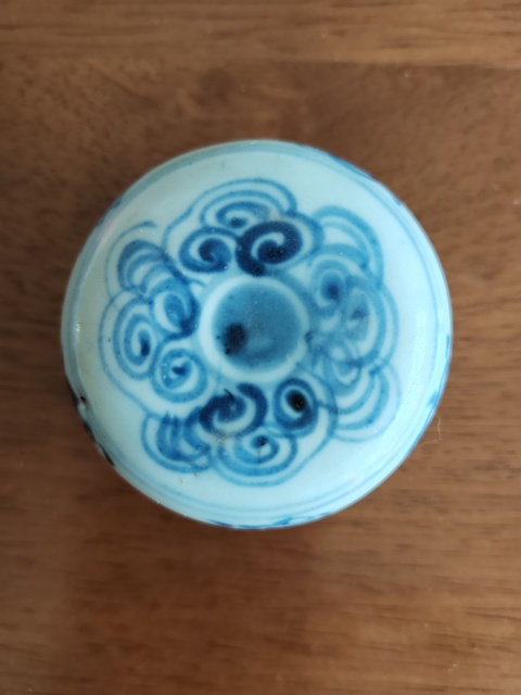 古玩陶瓷青花花卉紋粉盒真品鑒賞圖