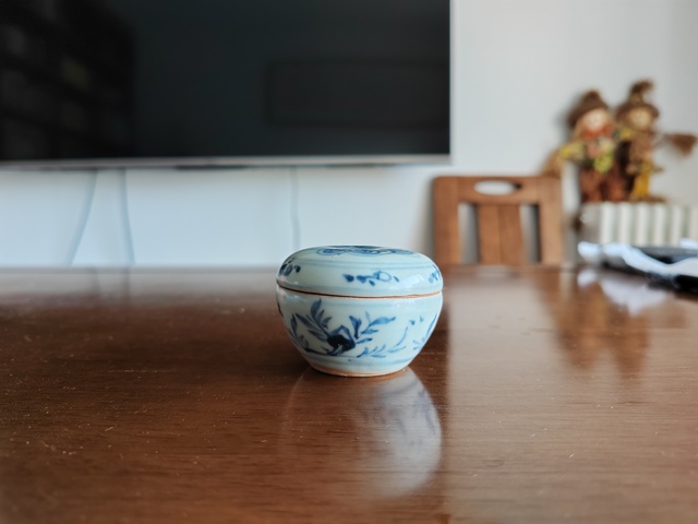古玩陶瓷青花花卉紋粉盒真品鑒賞圖