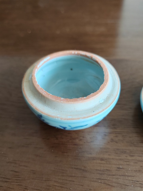古玩陶瓷青花花卉紋粉盒真品鑒賞圖
