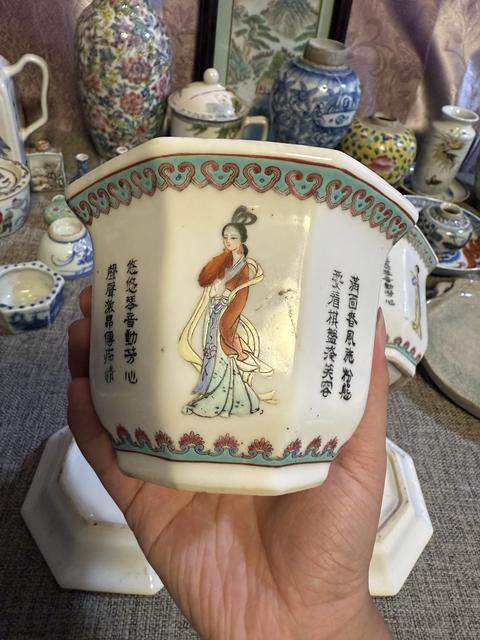 古玩陶瓷粉彩四美圖花盆真品鑒賞圖