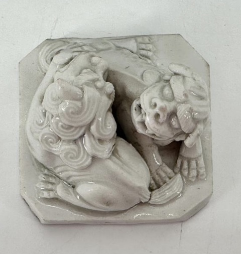 古玩陶瓷白釉獅子擺件真品鑒賞圖