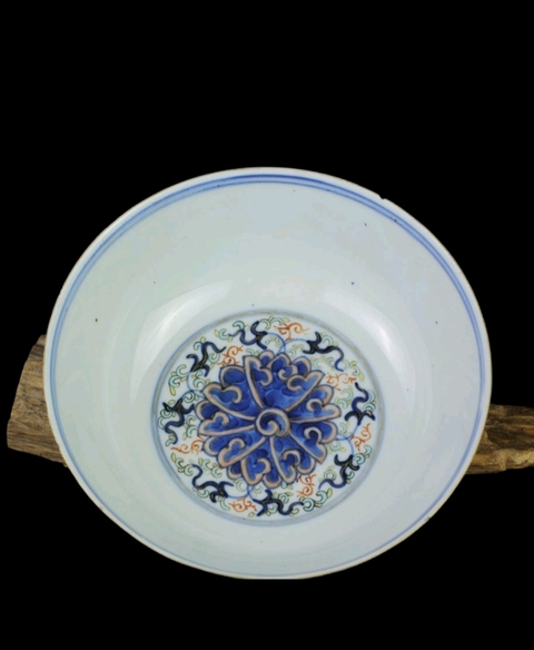 古玩陶瓷青花加彩纏枝花卉碗真品鑒賞圖