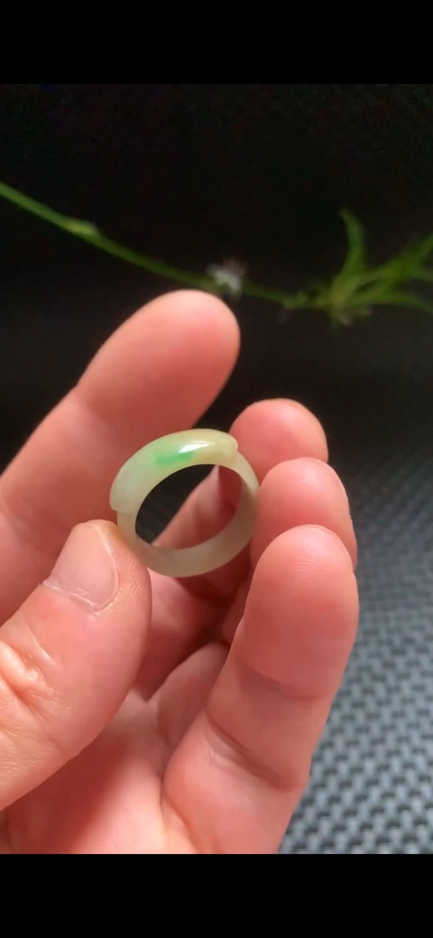 古玩玉器天然翡翠戒指真品鑒賞圖