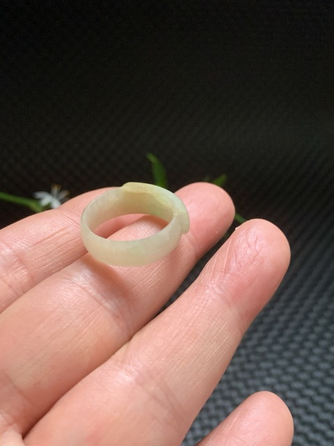 古玩玉器天然翡翠戒指真品鑒賞圖