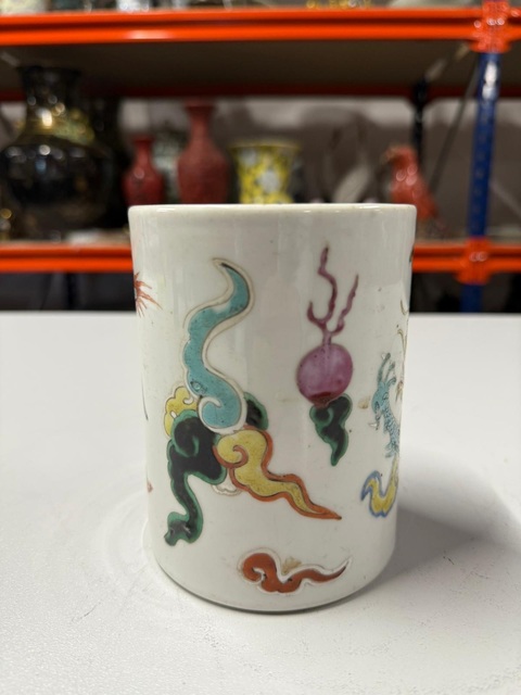 古玩陶瓷粉彩龍紋筆筒真品鑒賞圖