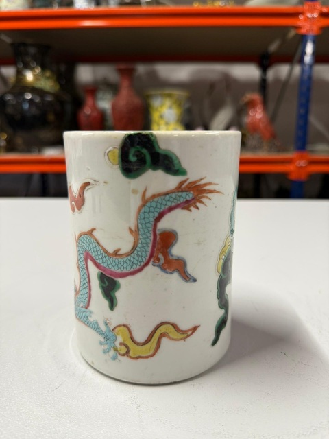 古玩陶瓷粉彩龍紋筆筒真品鑒賞圖