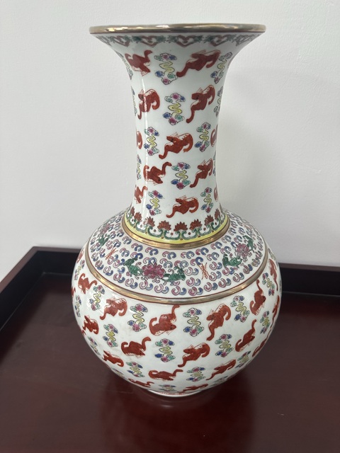 古玩陶瓷粉彩百福紋賞瓶真品鑒賞圖