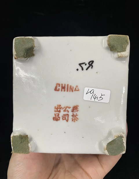 古玩陶瓷五彩花卉紋四方茶葉罐拍賣，當前價格1488元