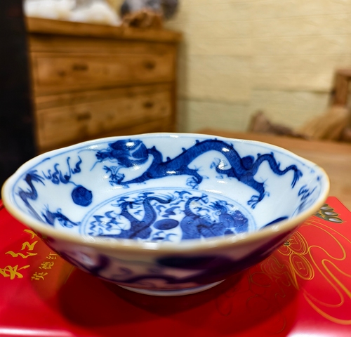古玩陶瓷清晚期 青花雙龍戲珠碟真品鑒賞圖