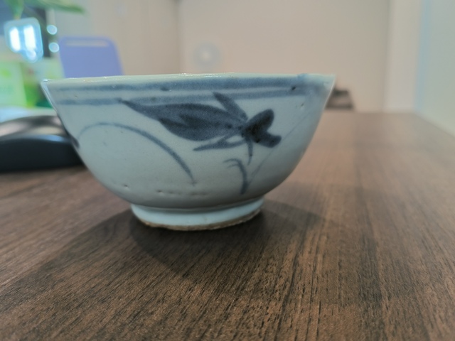 古玩陶瓷青花花卉紋茶碗真品鑒賞圖
