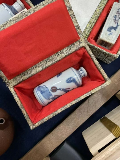 古玩陶瓷青花釉里紅鼻煙壺真品鑒賞圖