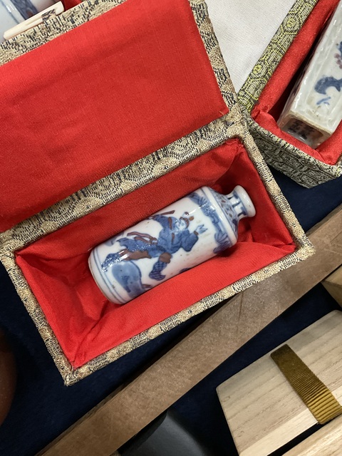 古玩陶瓷青花釉里紅鼻煙壺真品鑒賞圖