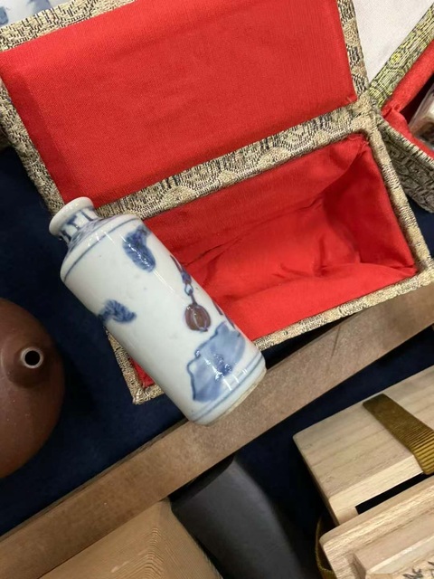 古玩陶瓷青花釉里紅鼻煙壺真品鑒賞圖