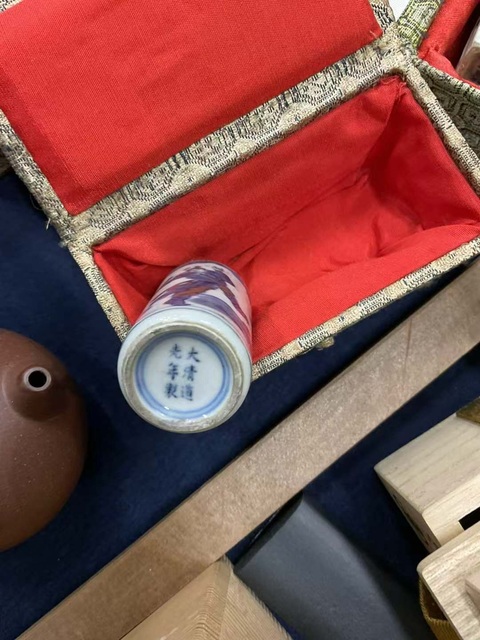 古玩陶瓷青花釉里紅鼻煙壺真品鑒賞圖