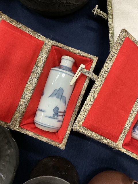 古玩陶瓷青花釉里紅鼻煙壺真品鑒賞圖