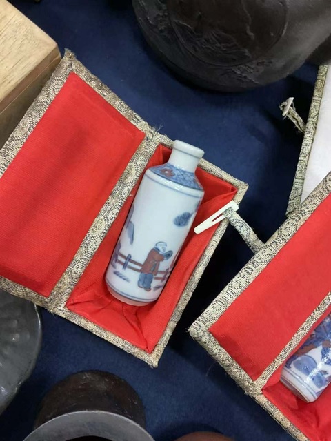古玩陶瓷青花釉里紅鼻煙壺真品鑒賞圖