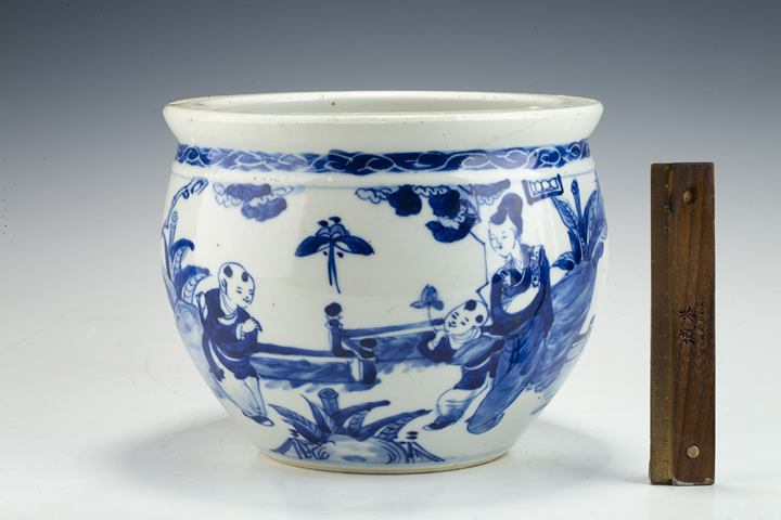 古玩陶瓷清晚·青花仕女教子圖案缸真品鑒賞圖