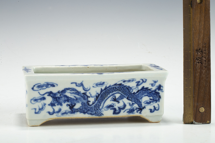 古玩陶瓷晚清·青花趕珠龍紋四方水仙盆真品鑒賞圖