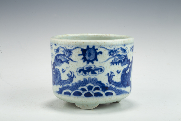 古玩陶瓷清晚·青花雙龍戲珠紋筒式爐真品鑒賞圖