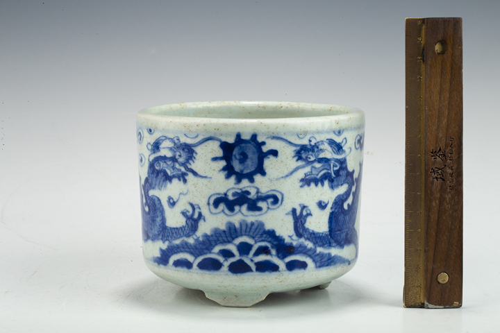 古玩陶瓷清晚·青花雙龍戲珠紋筒式爐真品鑒賞圖