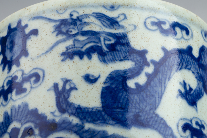 古玩陶瓷清晚·青花雙龍戲珠紋筒式爐真品鑒賞圖