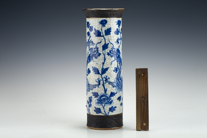 古玩陶瓷清晚·哥釉青花穿花龍紋花觚真品鑒賞圖